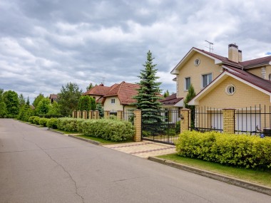 Коттеджный поселок Идиллия по Калужскому шоссе в 24 км от Москвы. Элитная недвижимость в КП Идиллия в Подмосковье - Клены - 1511