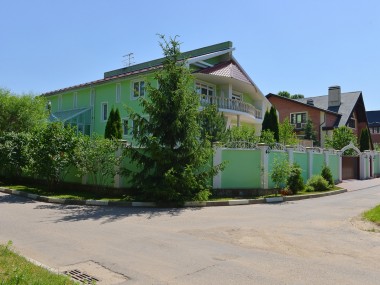 Коттеджный поселок X-Park по Рублево-Успенскому шоссе в 15 км от Москвы. Элитная недвижимость в КП X-Park в Подмосковье - Весна - 72